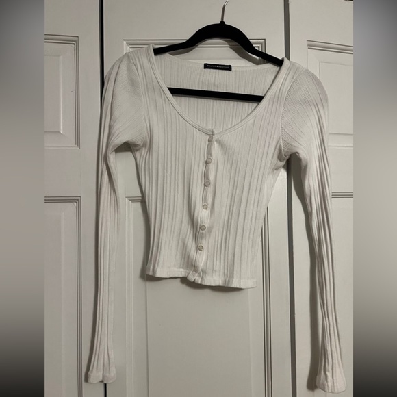 Brandy Melville Button Up Top - Picture 2 of 4